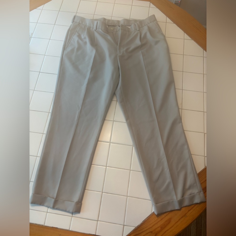 Van Heusen Men's Khaki Dress Pants traveler 38/29 formal casual party uniform